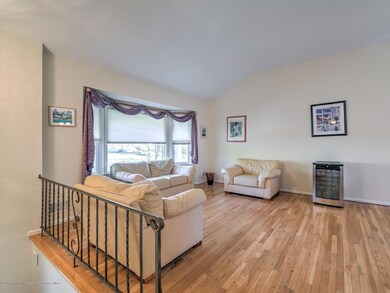 005_LIVING ROOM
