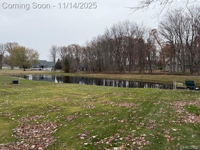 1075 Crystal Wood Dr unit 24, Davison, MI 48423 - photo 3
