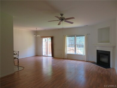 Huge Family Room with Gorgeous Laminate Floors and