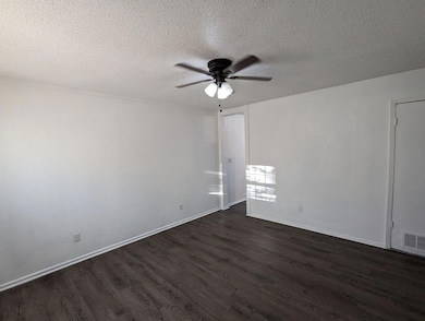 535 42nd St unit A & B, Lubbock, TX 79404 - photo 3