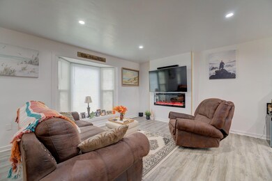 5-web-or-mls-Clement Dr-005