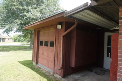 8611 Charity St, Needville, TX 77461 - photo 3