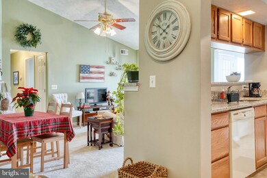 3560 Sherbrooke Cir unit 302, Woodbridge, VA 22192 - photo 2