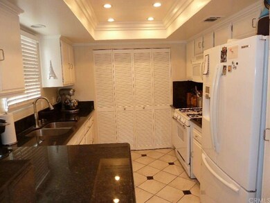 9218 Palm St unit 8, Bellflower, CA 90706 - photo 2