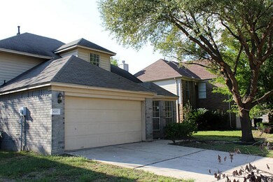 8707 Woodcamp Dr, Houston, TX 77088 - photo 2
