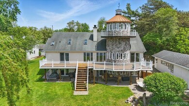 LIGHTHOUSE W/PANORAMIC VIEWS