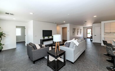 3838 N 33rd Pl-large-006-019-Main Living