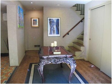 Entry/Foyer.