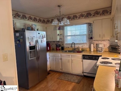 117 Hendrix Dr, Boiling Springs, SC 29316 - photo 4