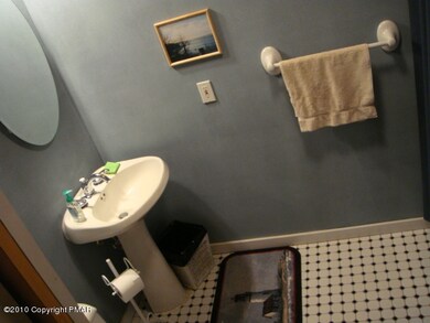 10 Cherry Ridge Rd, Saw Creek, PA 18324 - photo 7