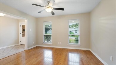 Dining/foyer