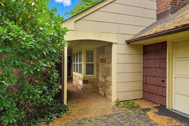 4 Mystic Ct, Stony Brook, NY 11790 - photo 2