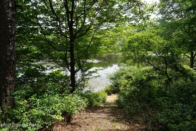 2208 Mohegan Ct, Long Pond, PA 18334 - photo 7