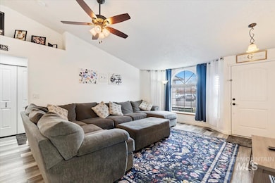 634 Mountain Loop St, Middleton, ID 83644 - photo 5