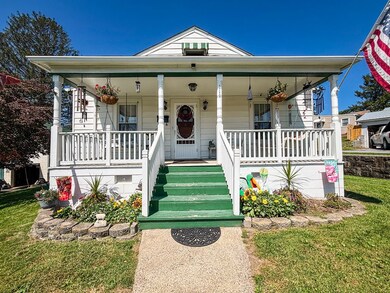 111 Sanger St, Oak Hill, WV 25901 - photo 3