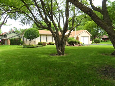 290 N Kingsway Dr, Aurora, IL 60506 - photo 6