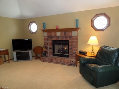 3231 Foxwood Dr, North Royalton, OH 44133 - photo 4