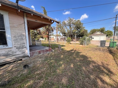 2007 Stevens St, Houston, TX 77026 - photo 3