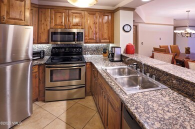 park_plaza_404_kitchen_3