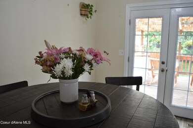 informal dining to deck slider