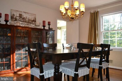 7816 English Way, Bethesda, MD 20817 - photo 4