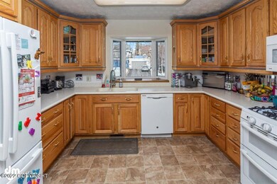 3820 Runestad Cir, Anchorage, AK 99502 - photo 2