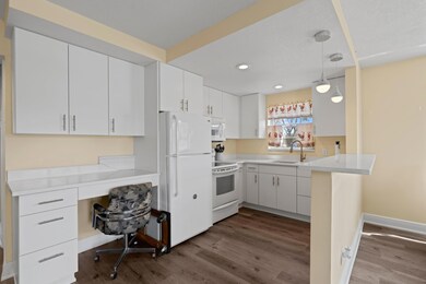 327 Windsor O, West Palm Beach, FL 33417 - photo 4