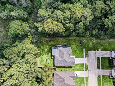 9811 Woodhollow Dr, Conroe, TX 77385 - photo 2