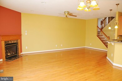 9736 Evening Bird Ln, Laurel, MD 20723 - photo 4