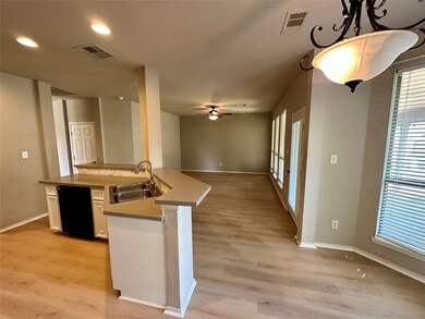 6035 Lynwood Banks Ln, Houston, TX 77092 - photo 4