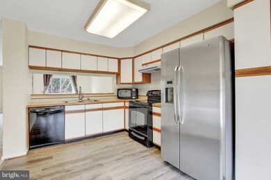 9349 Breamore Ct, Laurel, MD 20723 - photo 6