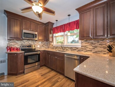 439 N 4th St, Souderton, PA 18964 - photo 5