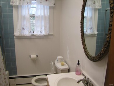 900 Milford St, Easton, PA 18045 - photo 4