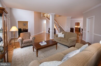 10223 Woodvale Pond Dr, Fairfax Station, VA 22039 - photo 3