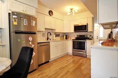 21 Louis Ave unit E, Albany, NY 12204 - photo 5