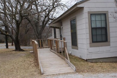 910 W Bridge St, Weatherford, TX 76086 - photo 2