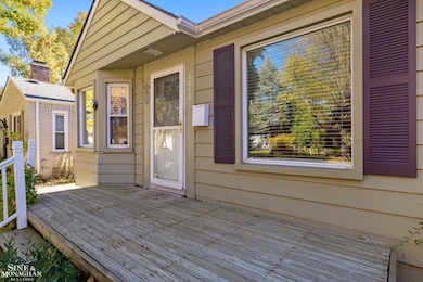 2073 Hampton Rd, Grosse Pointe Woods, MI 48236 - photo 4