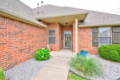 17501 Sparrowhawk Ln, Edmond, OK 73012 - photo 2