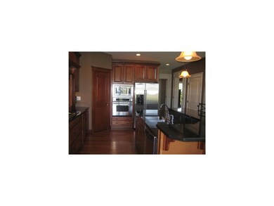 Kitchen. STAINLESS STEEL APPLIANCES AND GRANITE CO