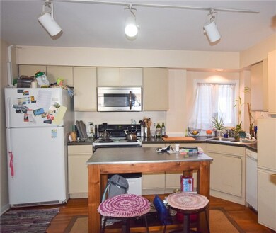 37 Connection St unit 1, Newport, RI 02840 - photo 3