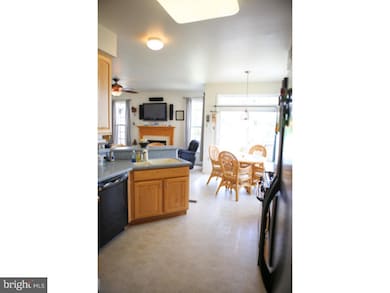 86 N Savanna Dr, Pottstown, PA 19465 - photo 4