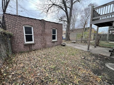 8240 S Clyde Ave, Chicago, IL 60617 - photo 5