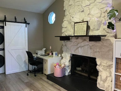 307 W Mill Rd, Evansville, IN 47710 - photo 4