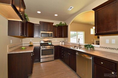 2581 NW Ivy Way, Redmond, OR 97756 - photo 7