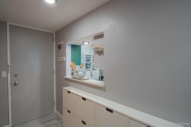 East Cooperative Lafayette unit 1909, Detroit, MI 48207 - photo 2