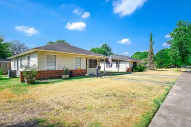 7710 El Rancho St, Houston, TX 77087 - photo 2