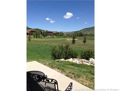 View. Relax on the back patio. Privacy and sunshin