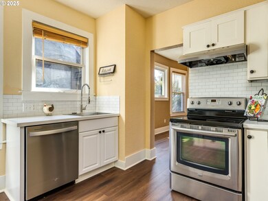 2137 NW Everett St unit B, Portland, OR 97210 - photo 7