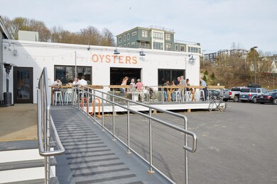 Oysters_Spring_People_WashingtonAve