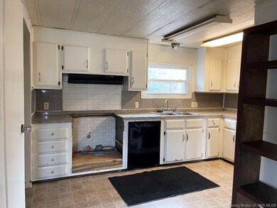 7978 Scottsville Rd, Floyds Knobs, IN 47119 - photo 5